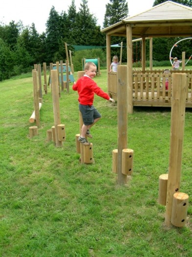 Striding Stilts-School-Grass-01