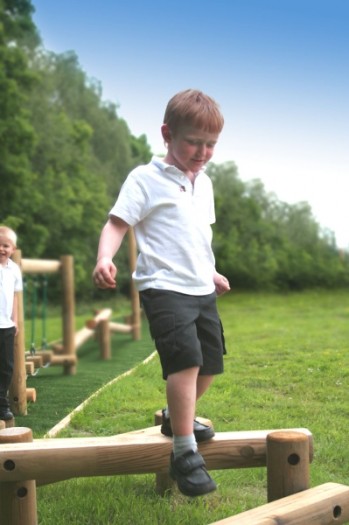 Zigzag Stepper-School-Grass-02