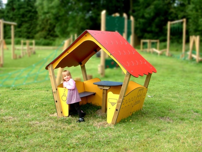 playhouse-park-grass-01