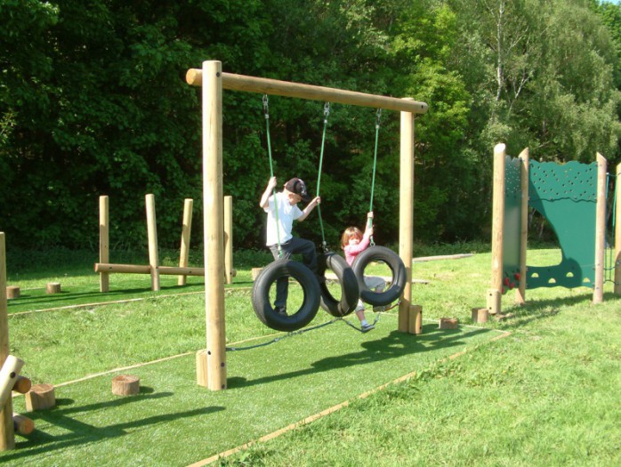 Tyre Traverse X3-Park-Grass-01
