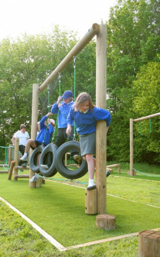 Tyre Traverse X3-School-Grass-01