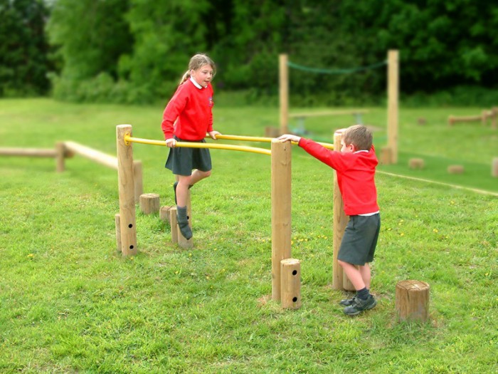 Wavy Bars-School-Grass-01