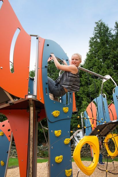 climbing_wall-blue_orange-park-loosefill-04_1_1